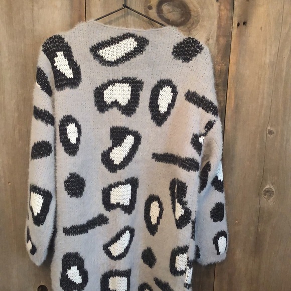 FINAL CLEARANCE BiBi Gray Leopard Animal Print Pocket Cardigan - Picture 9 of 15